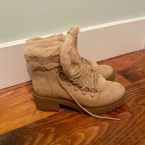 Women’s winter booties size 6
